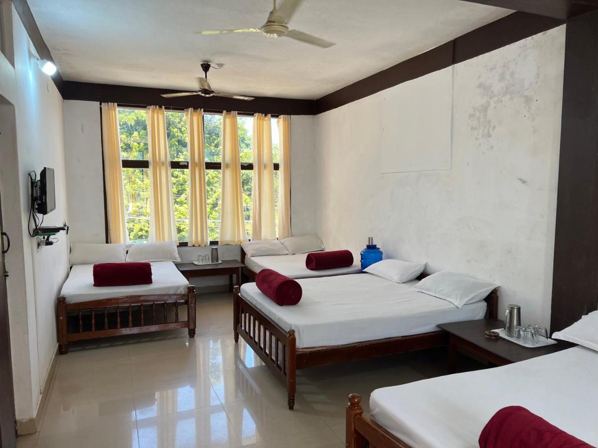 Hotel Caveri Inn 마디케리 외부 사진